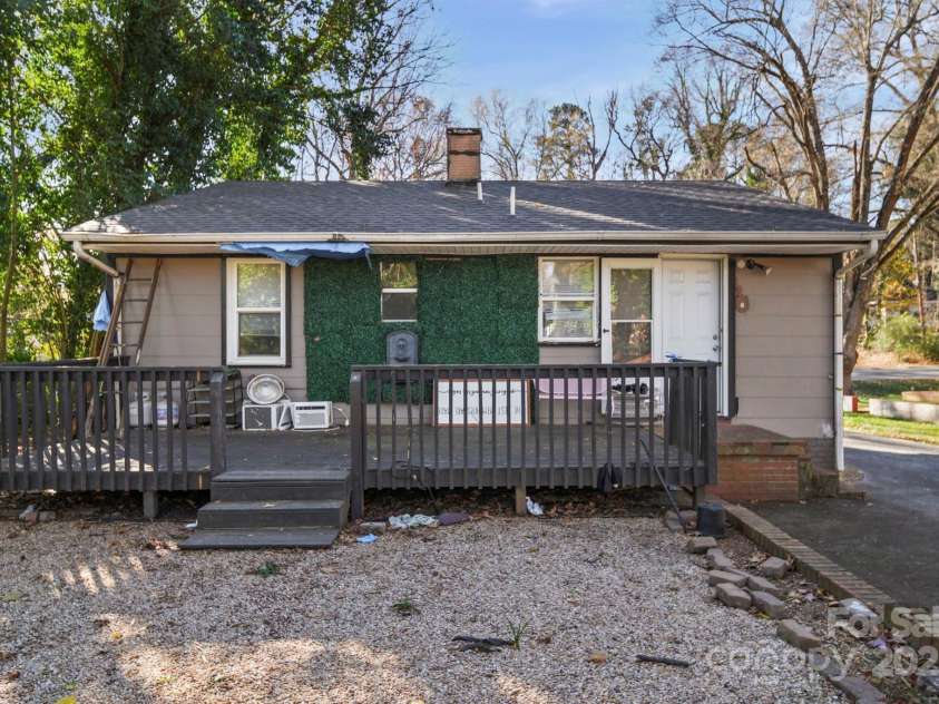 2147 Purser Drive, Charlotte, NC 28215.  MLS# CAR4327861, YatesRealty ID 1502. 