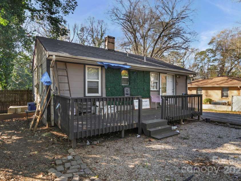 2147 Purser Drive, Charlotte, NC 28215.  MLS# CAR4327861, YatesRealty ID 1502. 