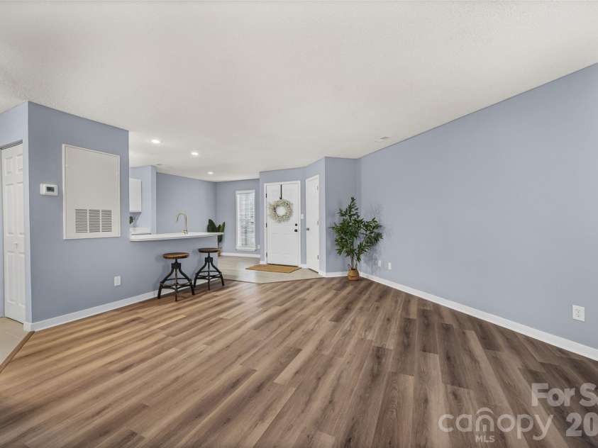 15 Hamiltons Bay Court, Clover, SC 29710.  MLS# CAR4340763, YatesRealty ID 15020. 