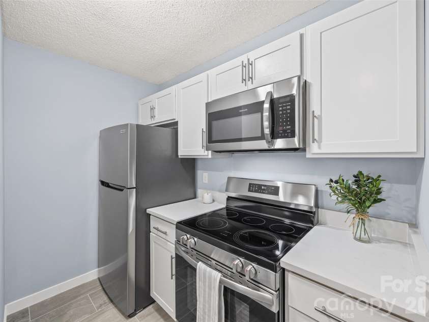 15 Hamiltons Bay Court, Clover, SC 29710.  MLS# CAR4340763, YatesRealty ID 15020. 