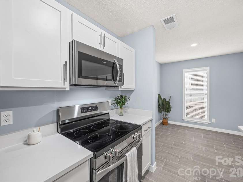 15 Hamiltons Bay Court, Clover, SC 29710.  MLS# CAR4340763, YatesRealty ID 15020. 
