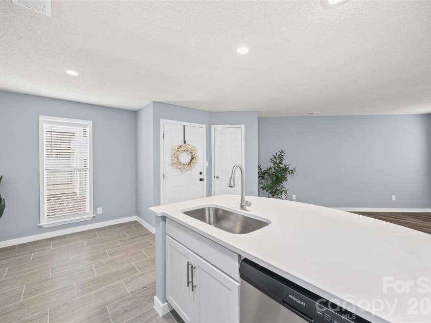 15 Hamiltons Bay Court, Clover, SC 29710.  MLS# CAR4340763, YatesRealty ID 15020. 