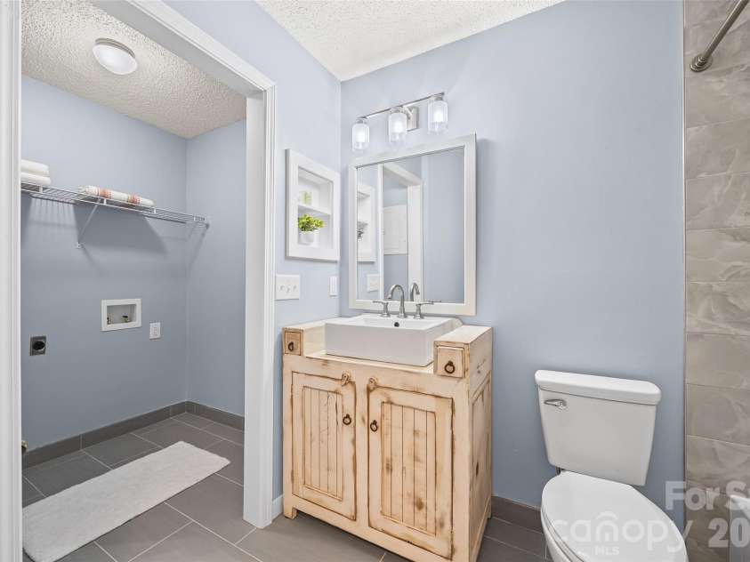 15 Hamiltons Bay Court, Clover, SC 29710.  MLS# CAR4340763, YatesRealty ID 15020. 