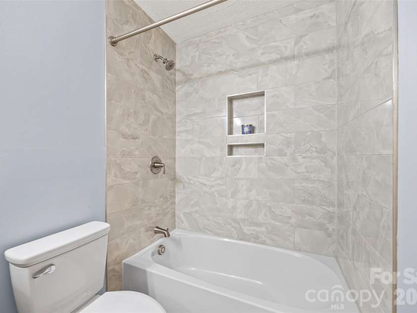15 Hamiltons Bay Court, Clover, SC 29710.  MLS# CAR4340763, YatesRealty ID 15020. 