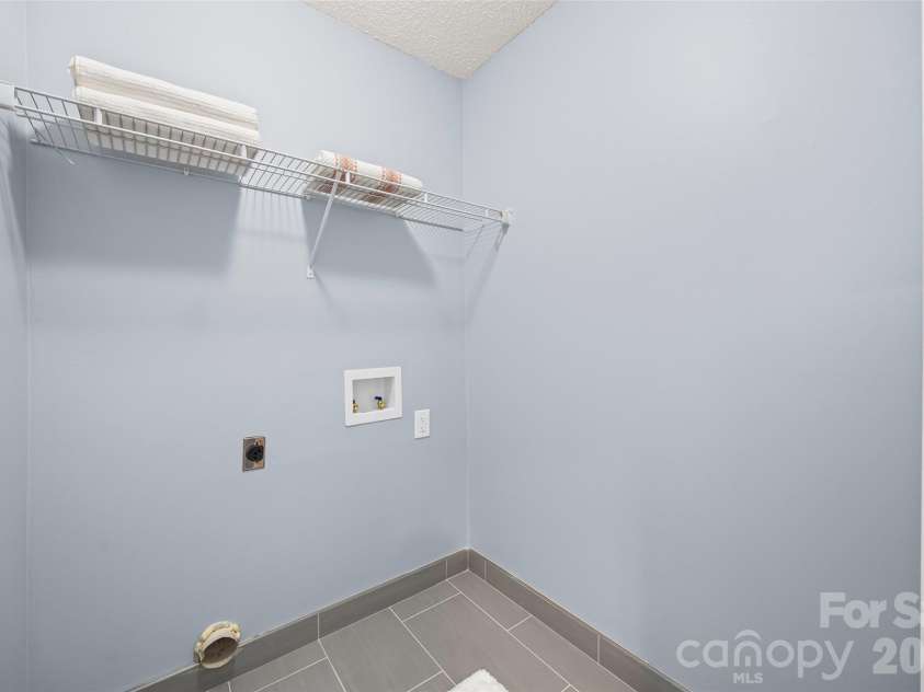 15 Hamiltons Bay Court, Clover, SC 29710.  MLS# CAR4340763, YatesRealty ID 15020. 