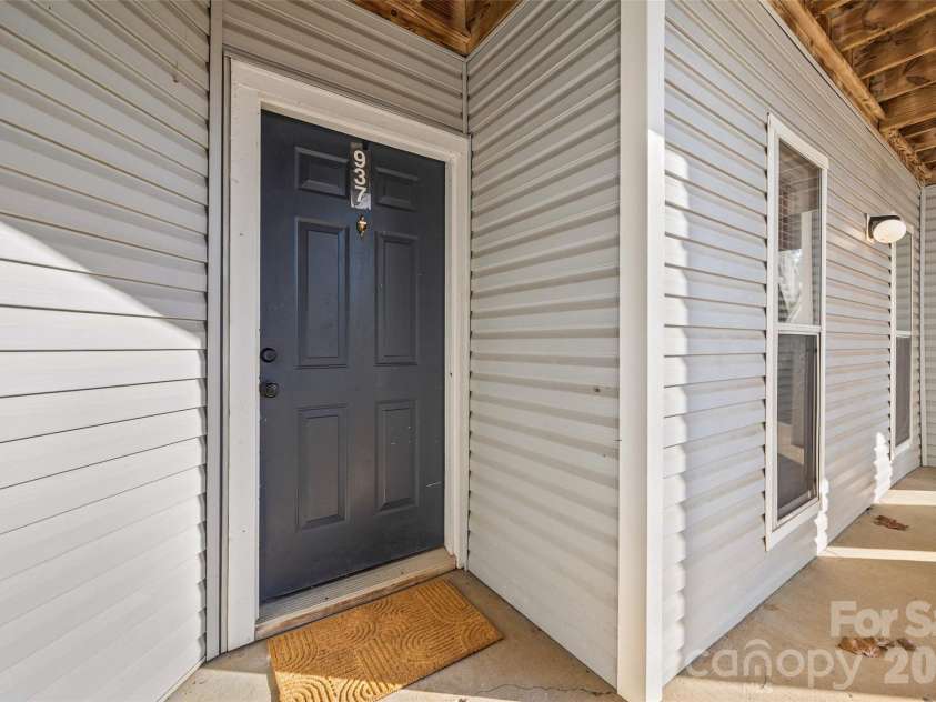 15 Hamiltons Bay Court, Clover, SC 29710.  MLS# CAR4340763, YatesRealty ID 15020. 