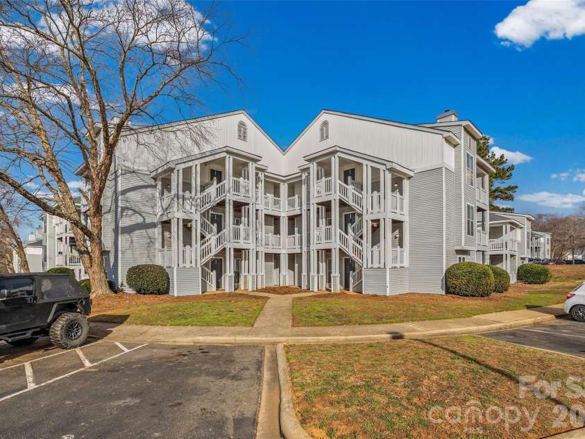 15 Hamiltons Bay Court, Clover, SC 29710.  MLS# CAR4340763, YatesRealty ID 15020. 