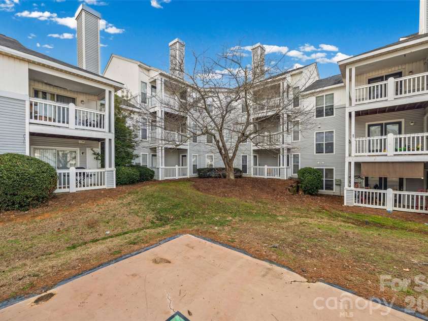 15 Hamiltons Bay Court, Clover, SC 29710.  MLS# CAR4340763, YatesRealty ID 15020. 