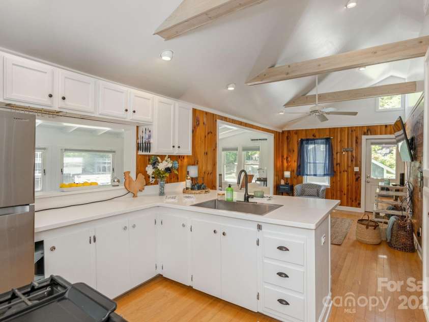 386 Charlotte Drive, Lake Lure, NC 28746.  MLS# CAR4243740, YatesRealty ID 15020. Main Level: Kitchen with vaulted ceiling