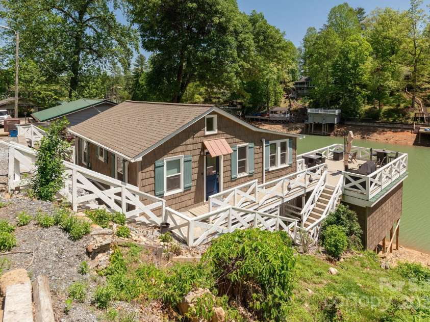 386 Charlotte Drive, Lake Lure, NC 28746.  MLS# CAR4243740, YatesRealty ID 15020. Welcome to 386 Charlotte Drive