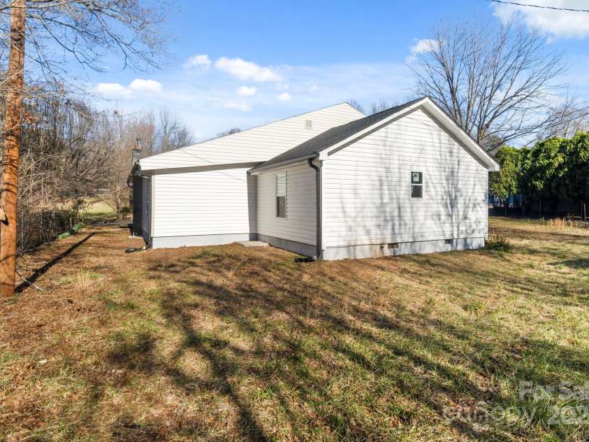 257 Textile Avenue, Spindale, NC 28160.  MLS# CAR4237500, YatesRealty ID 15022. 