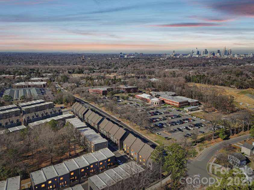 547 Nantahala Drive, Charlotte, NC 28211.  MLS# CAR4336517, YatesRealty ID 15022. 