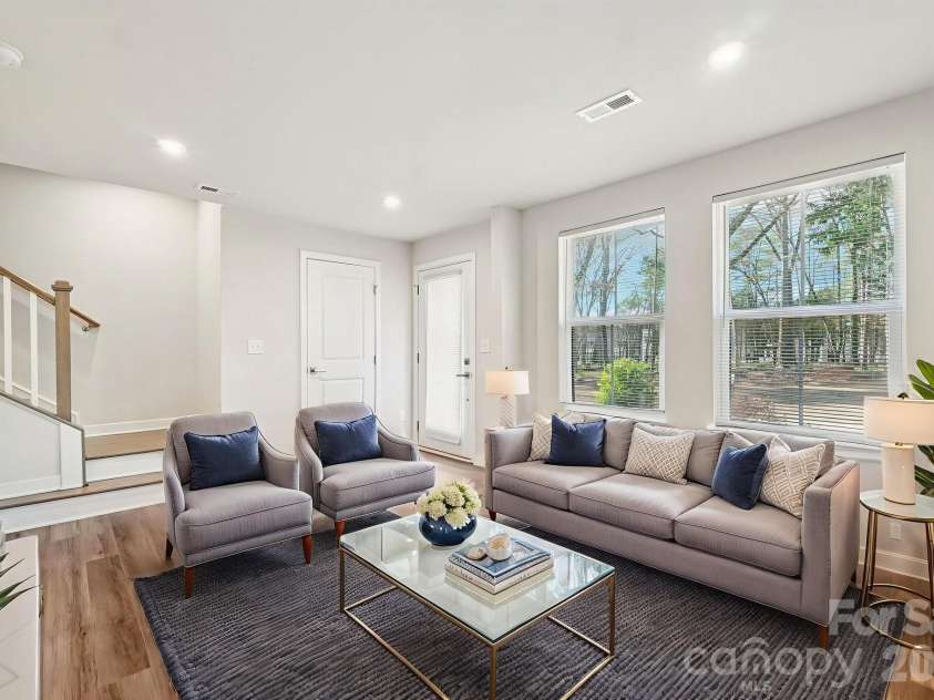 547 Nantahala Drive, Charlotte, NC 28211.  MLS# CAR4336517, YatesRealty ID 15022. 