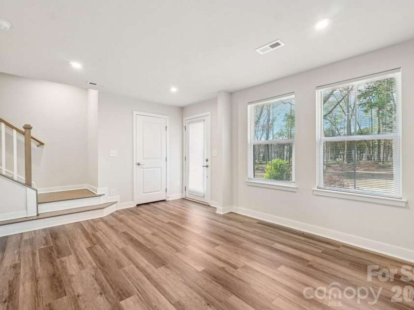 547 Nantahala Drive, Charlotte, NC 28211.  MLS# CAR4336517, YatesRealty ID 15022. 