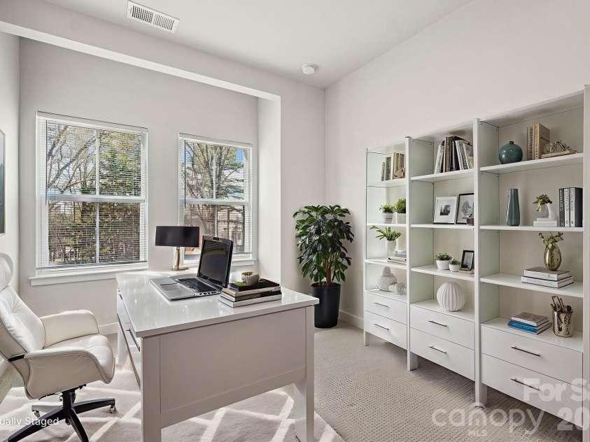 547 Nantahala Drive, Charlotte, NC 28211.  MLS# CAR4336517, YatesRealty ID 15022. 
