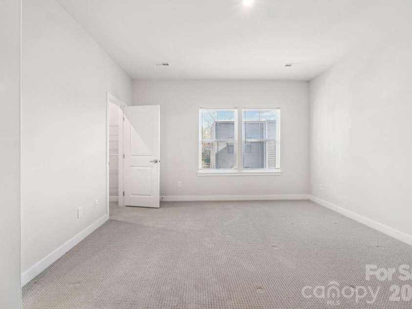 547 Nantahala Drive, Charlotte, NC 28211.  MLS# CAR4336517, YatesRealty ID 15022. 