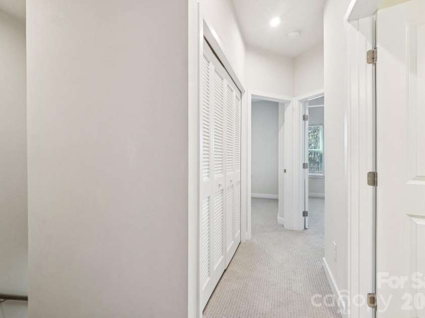 547 Nantahala Drive, Charlotte, NC 28211.  MLS# CAR4336517, YatesRealty ID 15022. 
