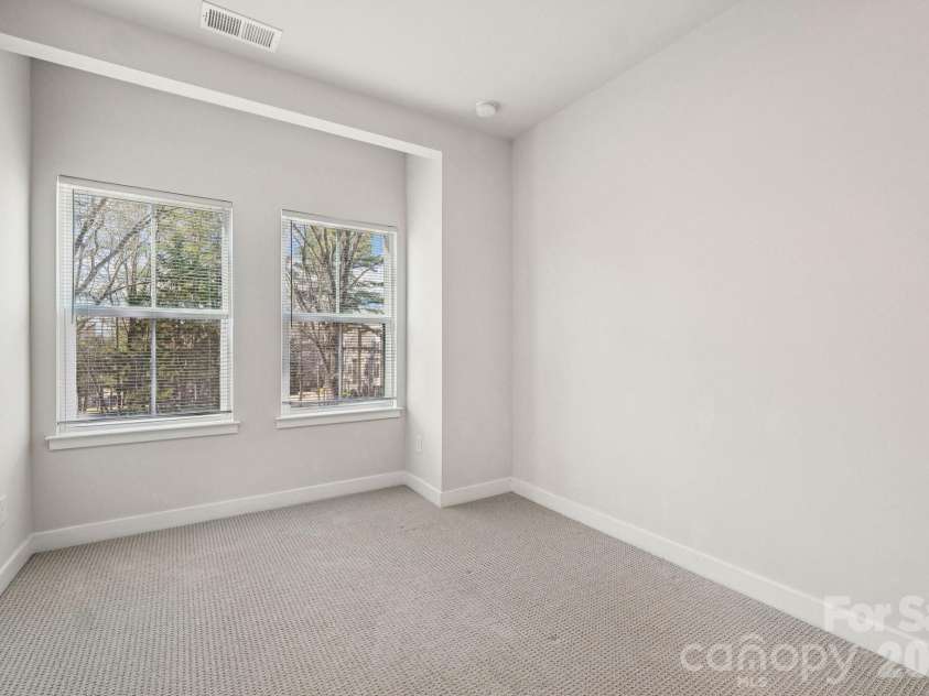 547 Nantahala Drive, Charlotte, NC 28211.  MLS# CAR4336517, YatesRealty ID 15022. 