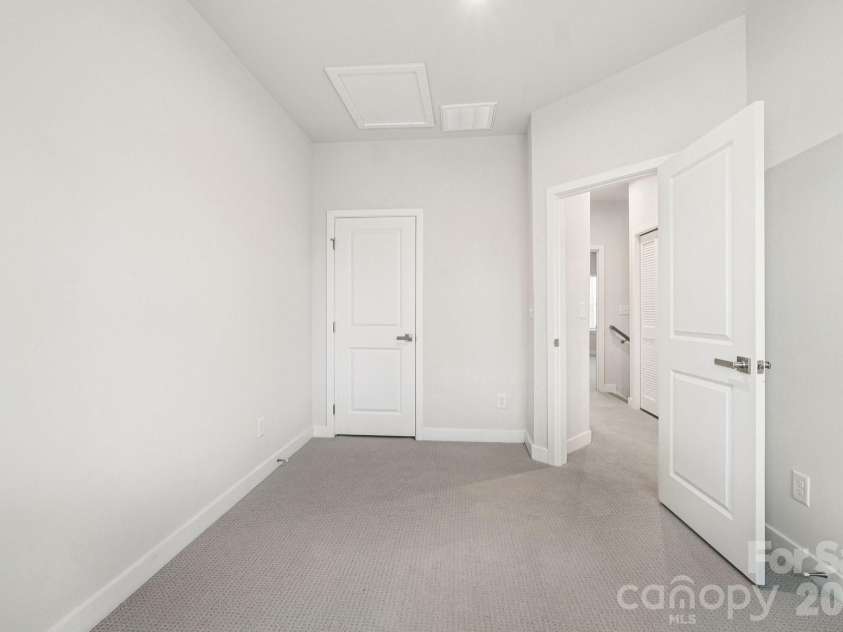 547 Nantahala Drive, Charlotte, NC 28211.  MLS# CAR4336517, YatesRealty ID 15022. 
