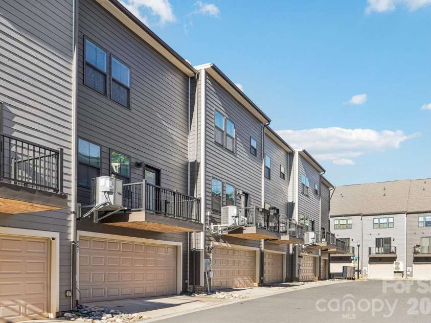 547 Nantahala Drive, Charlotte, NC 28211.  MLS# CAR4336517, YatesRealty ID 15022. 