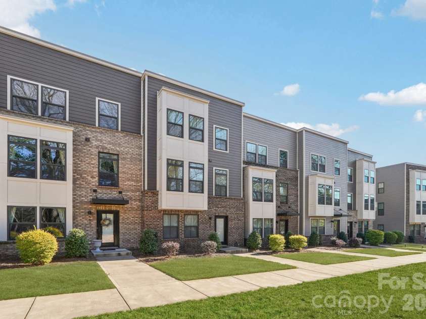 547 Nantahala Drive, Charlotte, NC 28211.  MLS# CAR4336517, YatesRealty ID 15022. 