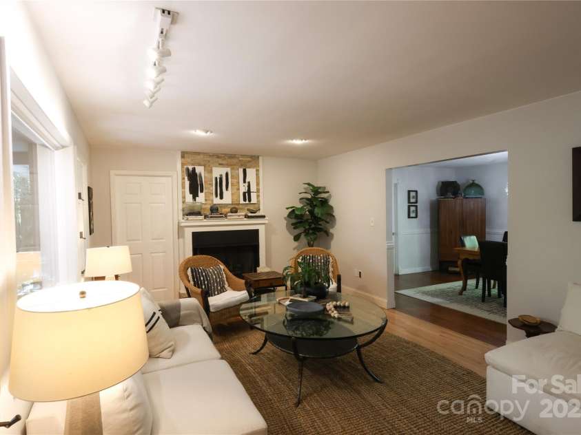 37 Nichols Hill Drive, Asheville, NC 28804.  MLS# CAR4253294, YatesRealty ID 15024. 