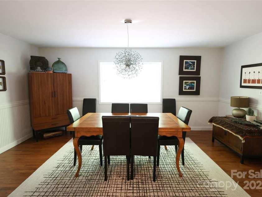 37 Nichols Hill Drive, Asheville, NC 28804.  MLS# CAR4253294, YatesRealty ID 15024. 