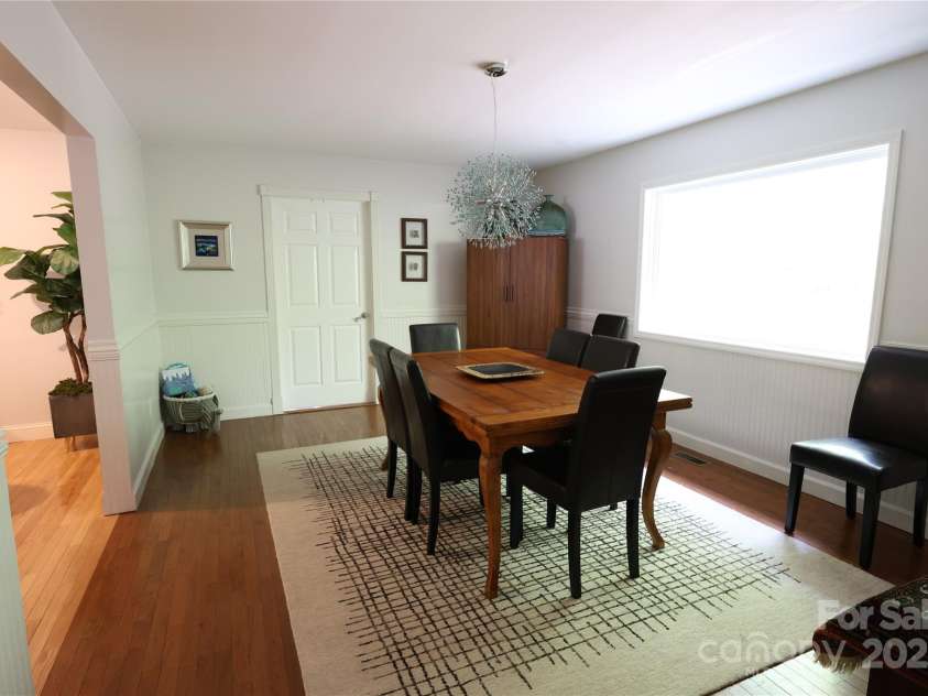 37 Nichols Hill Drive, Asheville, NC 28804.  MLS# CAR4253294, YatesRealty ID 15024. 