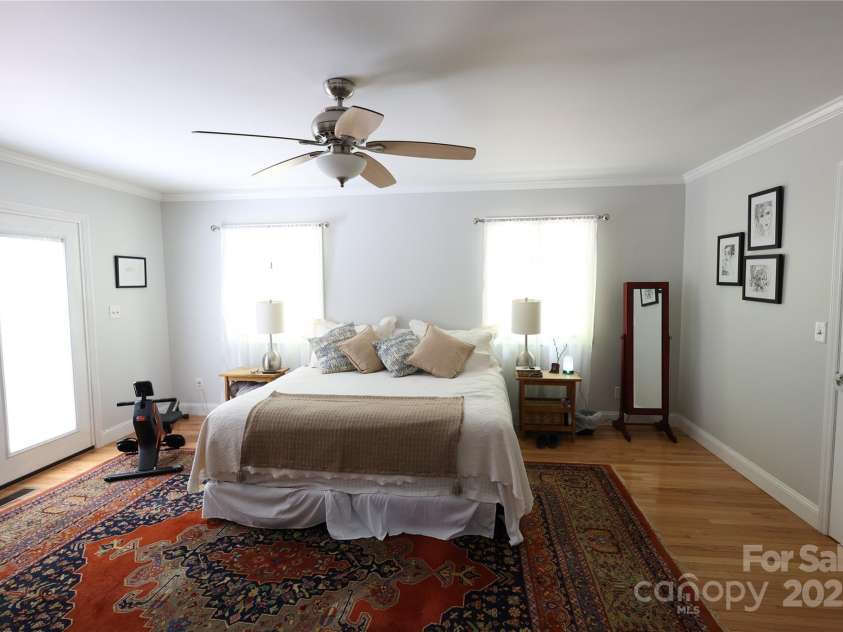 37 Nichols Hill Drive, Asheville, NC 28804.  MLS# CAR4253294, YatesRealty ID 15024. 