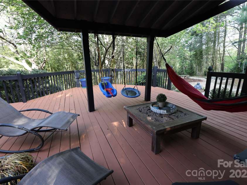 37 Nichols Hill Drive, Asheville, NC 28804.  MLS# CAR4253294, YatesRealty ID 15024. 