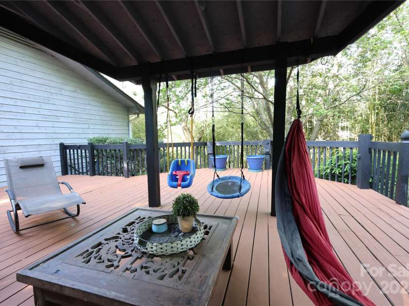 37 Nichols Hill Drive, Asheville, NC 28804.  MLS# CAR4253294, YatesRealty ID 15024. 