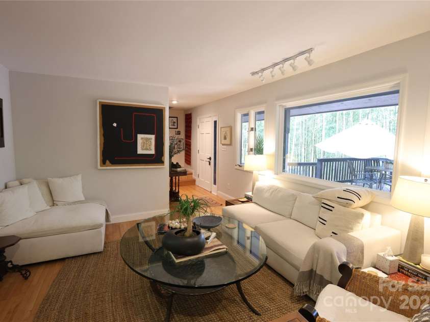 37 Nichols Hill Drive, Asheville, NC 28804.  MLS# CAR4253294, YatesRealty ID 15024. 