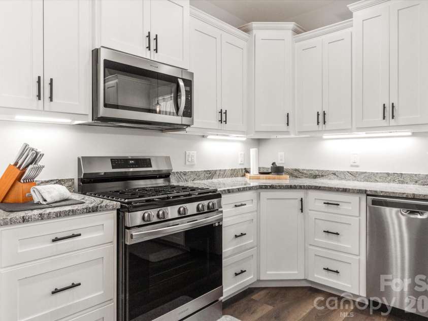 4555 Bristol Drive, Morganton, NC 28655.  MLS# CAR4336990, YatesRealty ID 15024. 