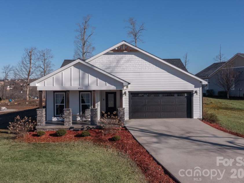 4555 Bristol Drive, Morganton, NC 28655.  MLS# CAR4336990, YatesRealty ID 15024. 