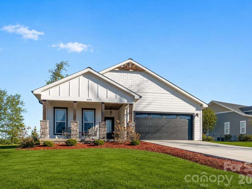 4555 Bristol Drive, Morganton, NC 28655.  MLS# CAR4336990, YatesRealty ID 15024. 