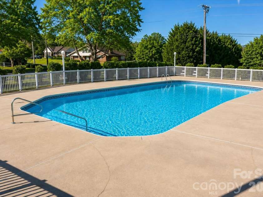 4555 Bristol Drive, Morganton, NC 28655.  MLS# CAR4336990, YatesRealty ID 15024. 