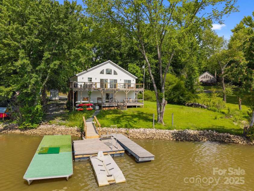 1077 Jackson Road, Fort Lawn, SC 29714.  MLS# CAR4254987, YatesRealty ID 15025. 