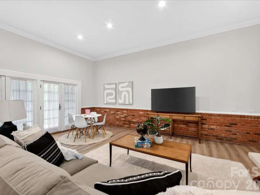 2900 Rock Springs Road, Charlotte, NC 28226.  MLS# CAR4343143, YatesRealty ID 15025. 