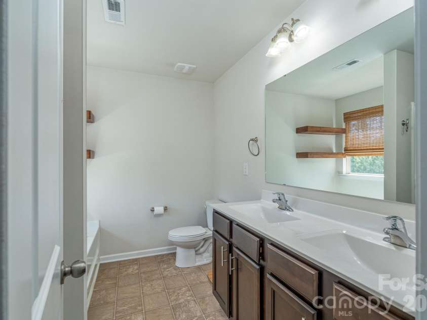 1786 Rhynes Trail, Rock Hill, SC 29732.  MLS# CAR4361898, YatesRealty ID 15027. Primary Bath