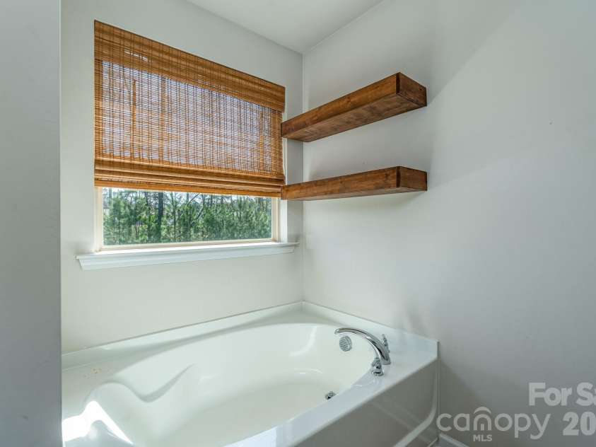 1786 Rhynes Trail, Rock Hill, SC 29732.  MLS# CAR4361898, YatesRealty ID 15027. Primary Bath