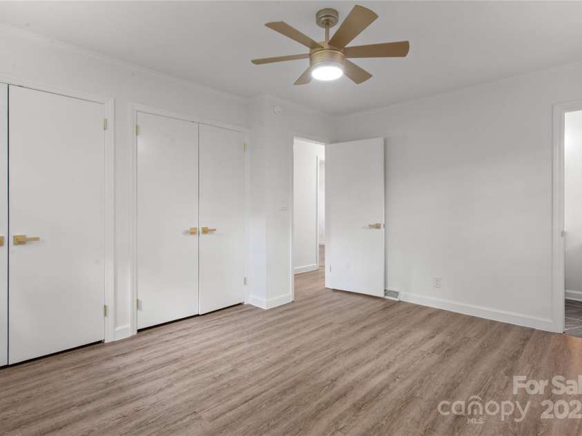 218 Kingsway Circle, Charlotte, NC 28214.  MLS# CAR4257221, YatesRealty ID 15027. 1st Primary Bedroom