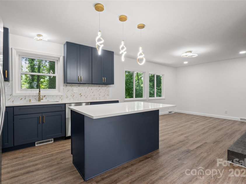 218 Kingsway Circle, Charlotte, NC 28214.  MLS# CAR4257221, YatesRealty ID 15027. 