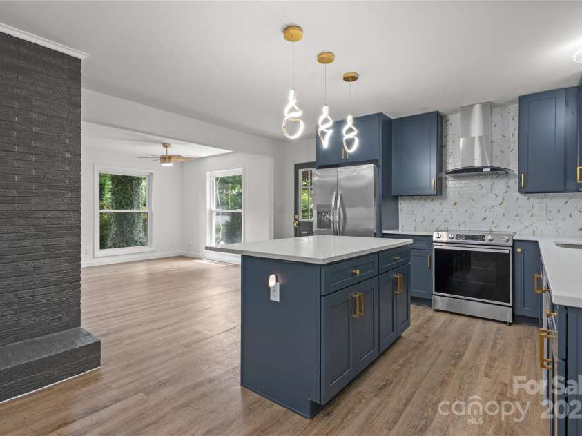 218 Kingsway Circle, Charlotte, NC 28214.  MLS# CAR4257221, YatesRealty ID 15027. 