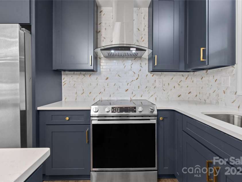 218 Kingsway Circle, Charlotte, NC 28214.  MLS# CAR4257221, YatesRealty ID 15027. 