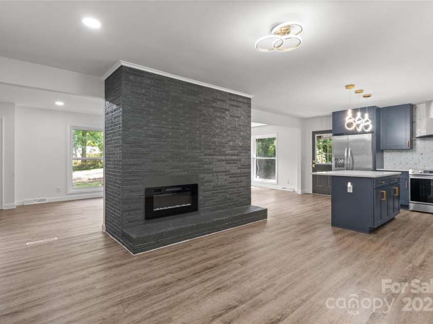 218 Kingsway Circle, Charlotte, NC 28214.  MLS# CAR4257221, YatesRealty ID 15027. 
