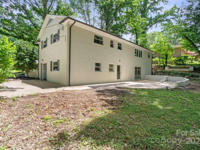 218 Kingsway Circle, Charlotte, NC 28214.  MLS# CAR4257221, YatesRealty ID 15027. 