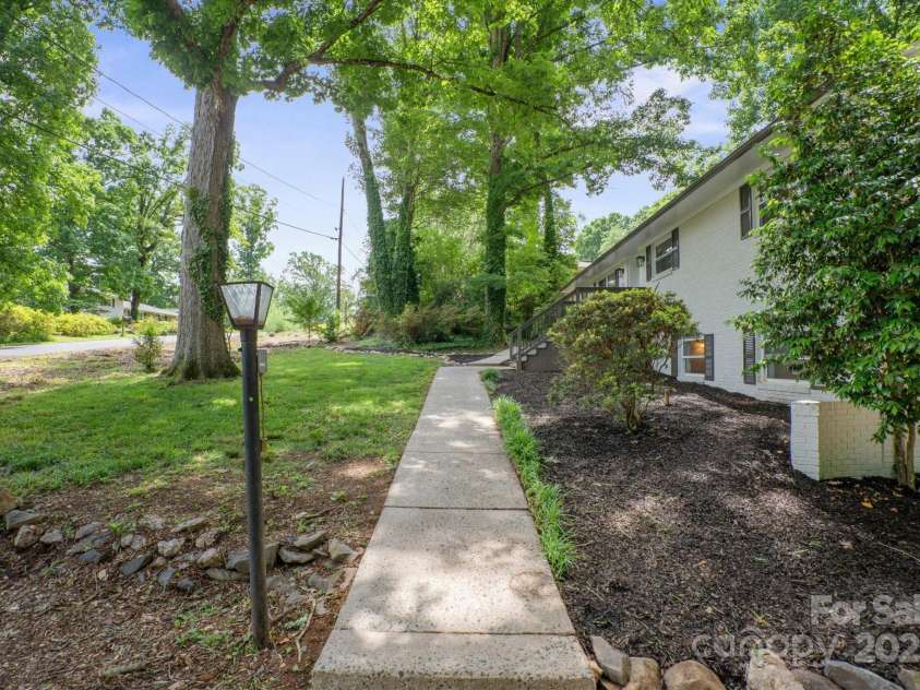 218 Kingsway Circle, Charlotte, NC 28214.  MLS# CAR4257221, YatesRealty ID 15027. 
