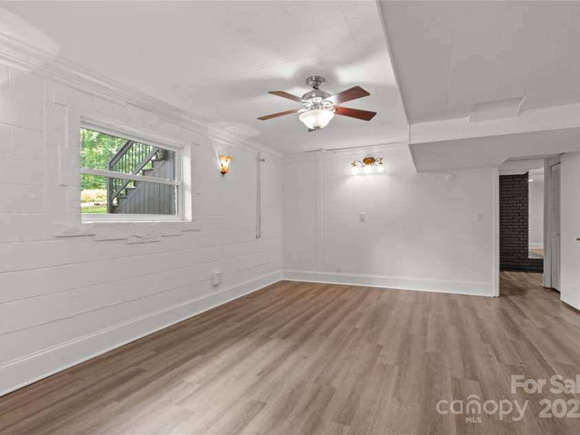 218 Kingsway Circle, Charlotte, NC 28214.  MLS# CAR4257221, YatesRealty ID 15027. Bonus Room