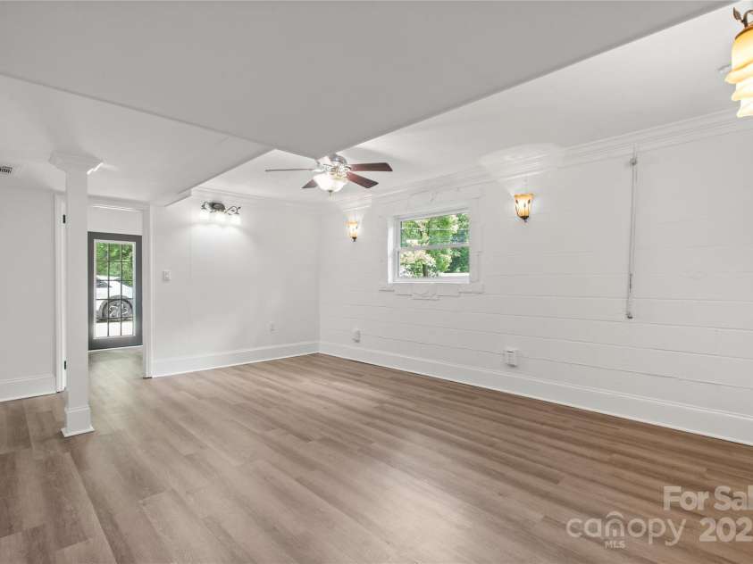 218 Kingsway Circle, Charlotte, NC 28214.  MLS# CAR4257221, YatesRealty ID 15027. Bonus Room