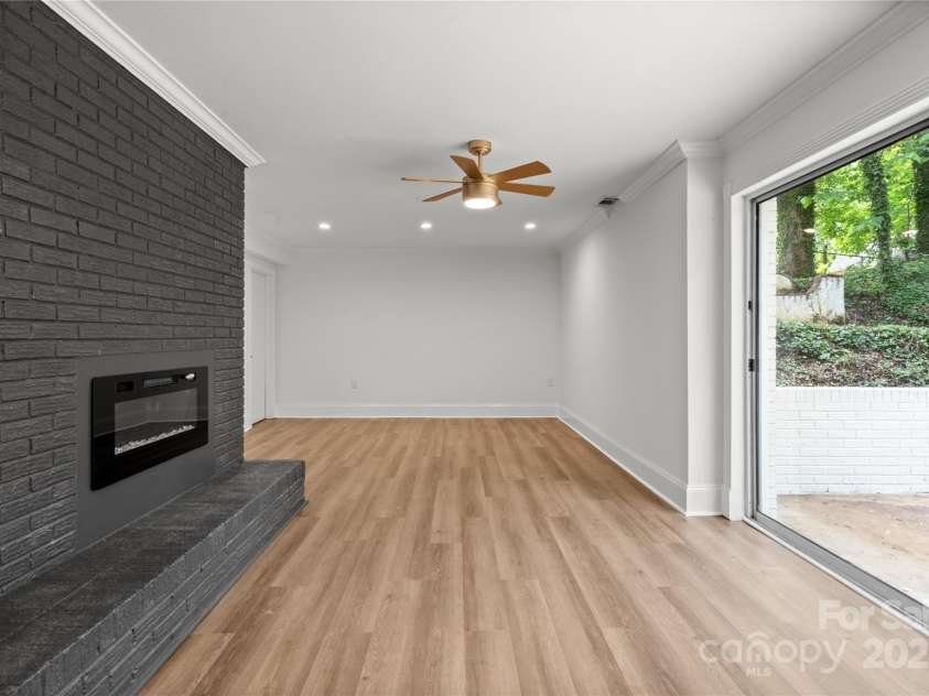 218 Kingsway Circle, Charlotte, NC 28214.  MLS# CAR4257221, YatesRealty ID 15027. Den/Recreational Room